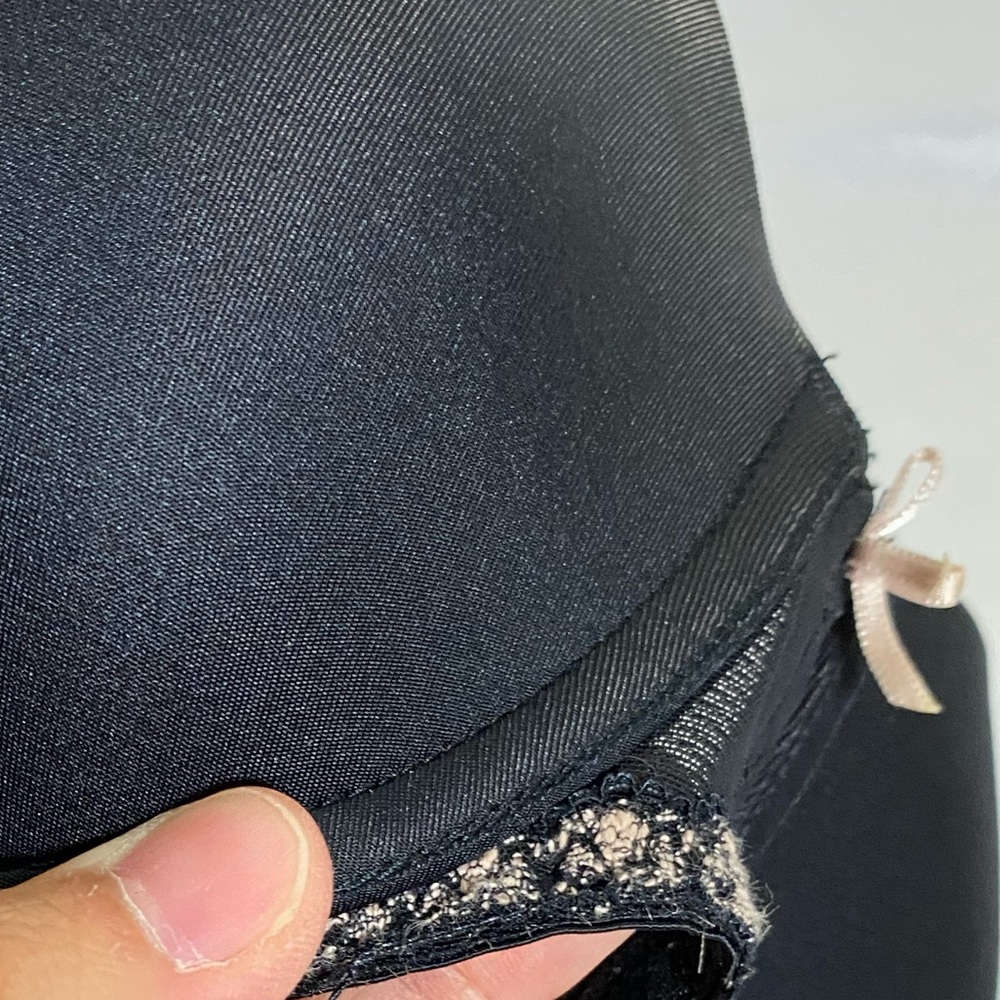 Bra wired black womens euc 34B - Picture 3 of 4